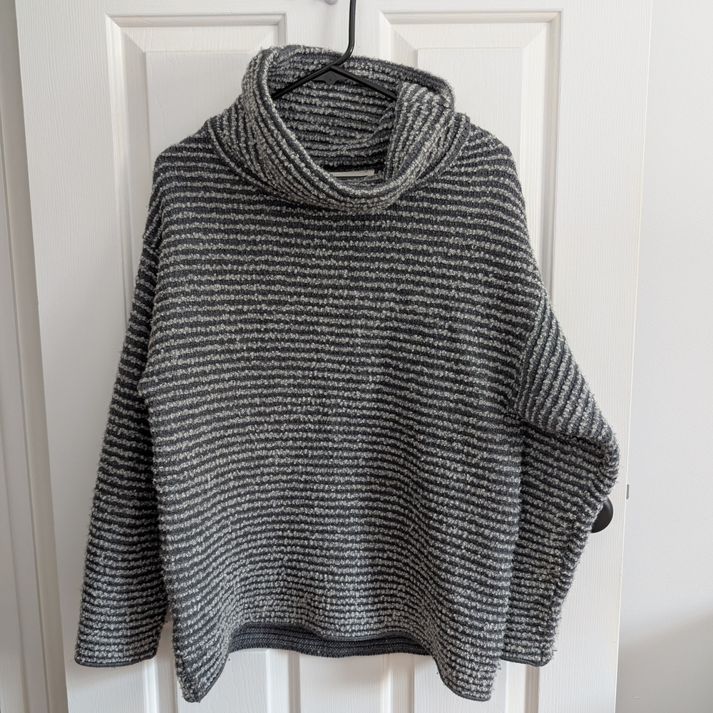 KENT Women's Striped Gray and White Wool Blend Sweater Small